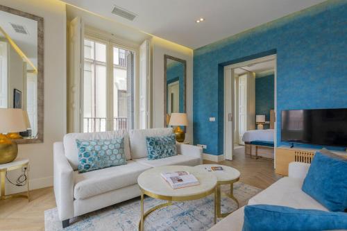 Modern and Luminous Flat in Central District