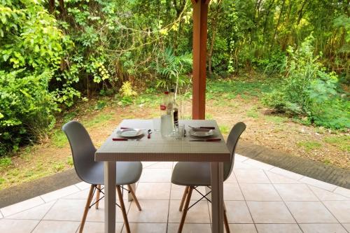 a table and chairs sitting on a patio at Bungalow charmant au Gosier in Le Gosier