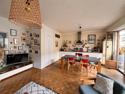 Sunny Apartment Port Old Town FREE Private Parking - Clim & Balcony