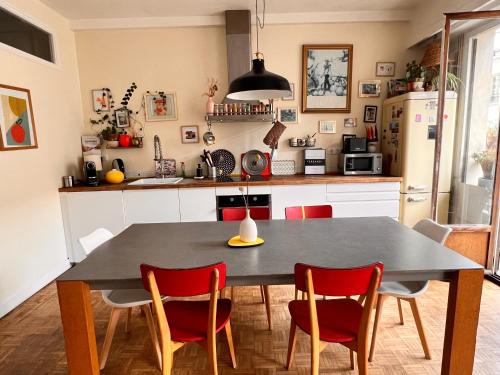 Sunny Apartment Port Old Town FREE Private Parking - Clim & Balcony