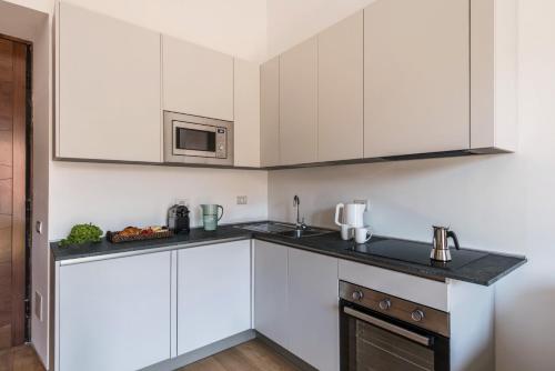 The Best Rent - Bright one-bedroom apartment in Via del Tritone