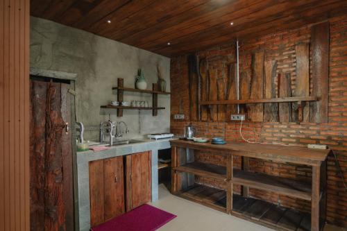 a kitchen with wooden cabinets and a counter top at Balian Jus in Tuktuk Siadong