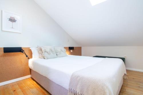 4BR w 200yrs of history in Porto by LovelyStay