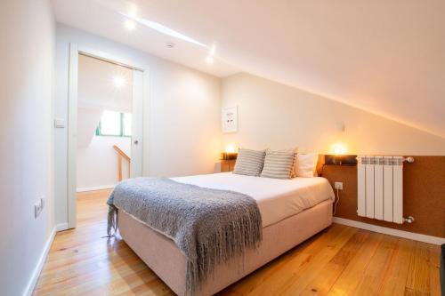4BR w 200yrs of history in Porto by LovelyStay