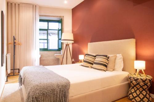 4BR w 200yrs of history in Porto by LovelyStay