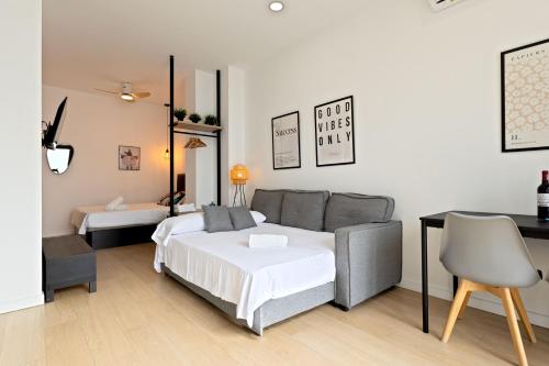 Delfín - Entire Apt - Near Beach and Stadium by Río Turia Apartments photo 8