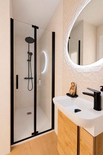 Delfín - Entire Apt - Near Beach and Stadium by Río Turia Apartments photo 9