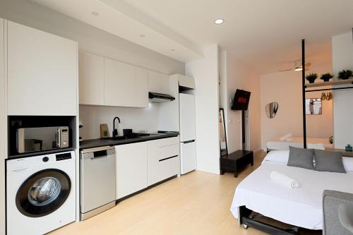 Delfín - Entire Apt - Near Beach and Stadium by Río Turia Apartments photo 3