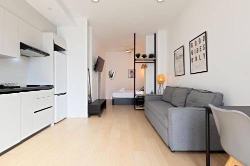 Delfín - Entire Apt - Near Beach and Stadium by Río Turia Apartments photo 11