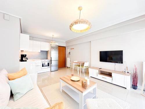 Bright Modern Retreat 1BR Alimos by the Sea