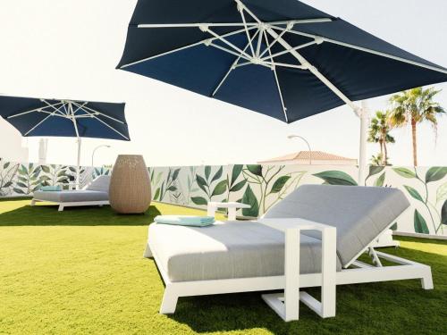 Villa Eden - Seaviews, Large Terrace & Private Heated Pool
