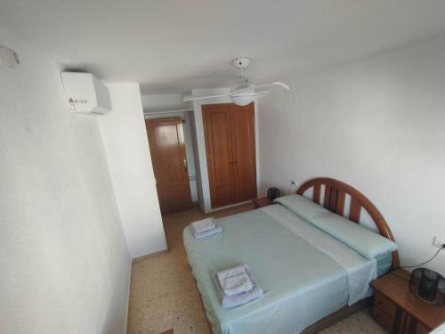 a small bedroom with a bed in a room at Apartamento en Benicasim, El Torreón, parking, entrada autónoma in Benicàssim