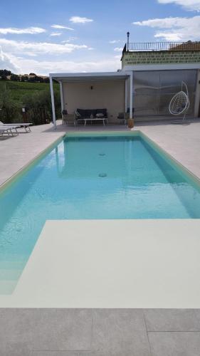 a large blue swimming pool in a backyard at Ripamè B&B in Ripa Teatina