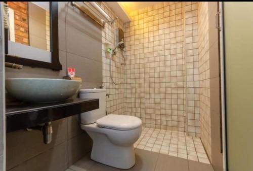 a bathroom with a toilet and a sink at Hotel Dream Nur Kota Syahbandar in Malacca