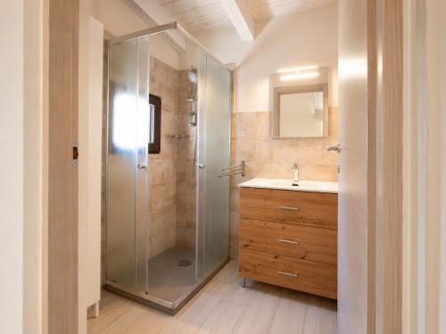 a bathroom with a shower and a sink at Casa della Salvia con Piscina, relax in campagna vicino al mare in Santa Croce Camerina