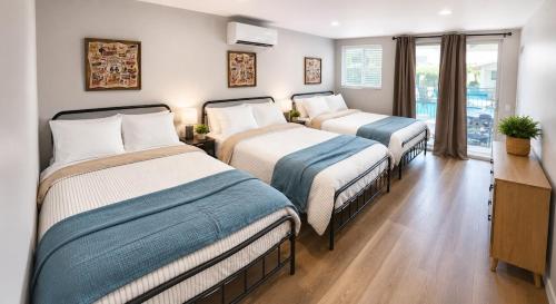 a room with three beds in a room at Moovalya Keys Vacation Home in Parker