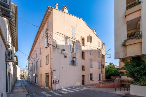 Le Vintage - Avec balcon au cœur du Vieil Antibes