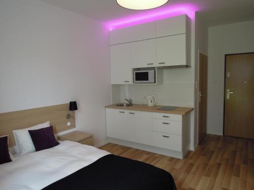 Kuchyňa alebo kuchynka v ubytovaní Apartamenty Karawela - Nadmorski Dwór