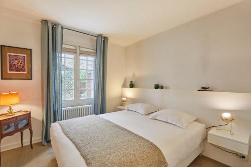 Apartment Terrasse Champs Elysées by Studio prestige