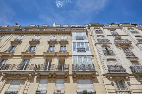 Apartment Terrasse Champs Elysées by Studio prestige