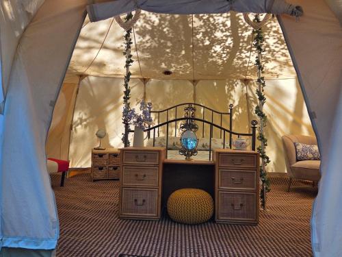a room with a bedroom in a tent at Bovey Heath Retreat in Bovey Tracey