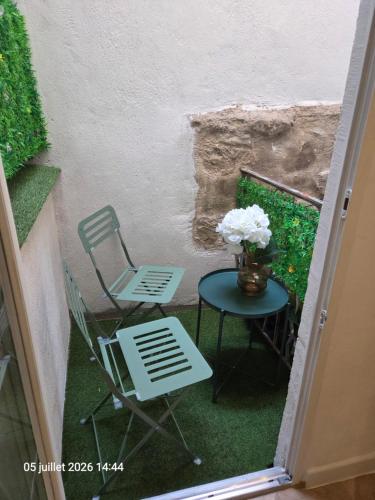 Studio 2P place Saint Didier avec petite terrasse
