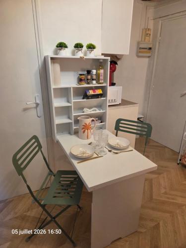Studio 2P place Saint Didier avec petite terrasse