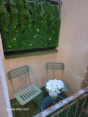 Studio 2P place Saint Didier avec petite terrasse