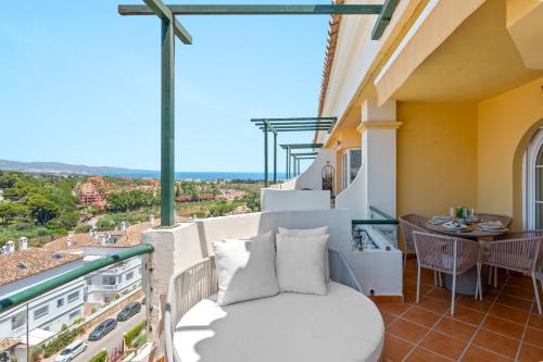 High-End 2 Bedroom Sea View Apartment in Puerto Banus