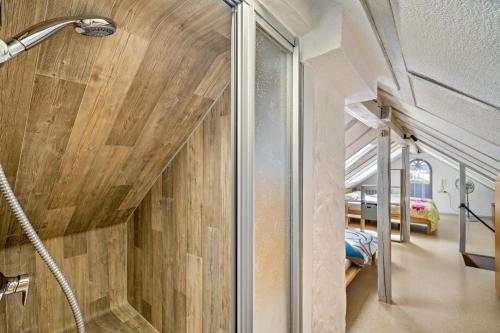 a bathroom with a wooden wall in a house at Ferienwohnung Panorama in Freiamt