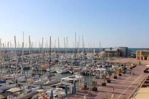 Gallery image of First Class Marina Herzlia in Herzelia 