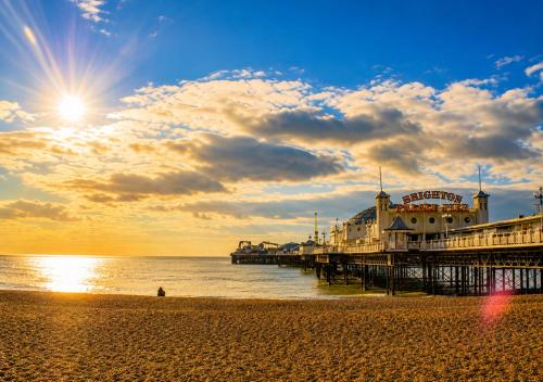 Charming Victorian one-bedroom flat in a prime location, just moments from the seafront, the i360, and the train station photo 6