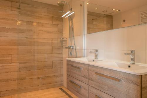 a bathroom with a sink and a shower at Appartementencomplex Juliana 108 in De Koog