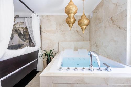 Jardin d'Orient - Love, Spa & Terrasse Privative