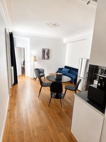 Marché St-Honoré Apartment