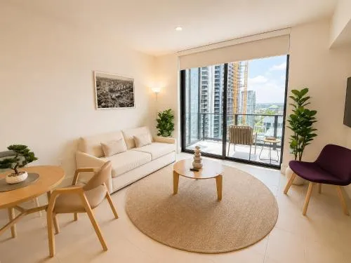 Stylish 1 Bedroom Apartment with Balcony and Citi Views in Downtown photo 1