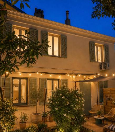 Great flat! 12 minute walk from train station and Palais