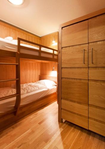 a room with two bunk beds and a closet at Appart Laijola in Gaschurn