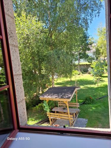 a view of a picnic table from a window at Ty Méluzhine in Huelgoat
