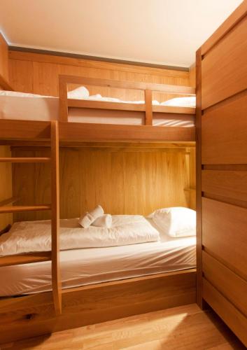 a bedroom with bunk beds in a cabin at Appart Laijola in Gaschurn