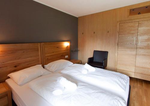 a bedroom with a large bed with white sheets at Appart Laijola in Gaschurn
