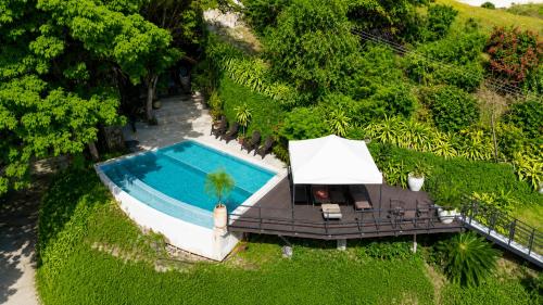 an overhead view of a swimming pool with a table and chairs at Vista Naranja Retreat in Santa Teresa Beach