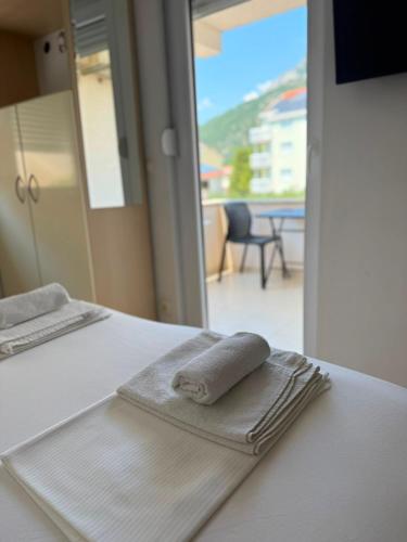 a pair of towels sitting on top of a bed at Apartmani Šantić in Baška Voda
