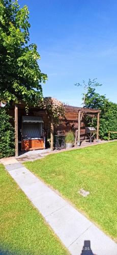 a house with a gazebo in a yard at Up Höcht in Osteel