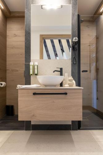 a bathroom with a sink and a mirror at Montini - domki z jacuzzi i apartamenty na górze Ochodzita in Koniaków