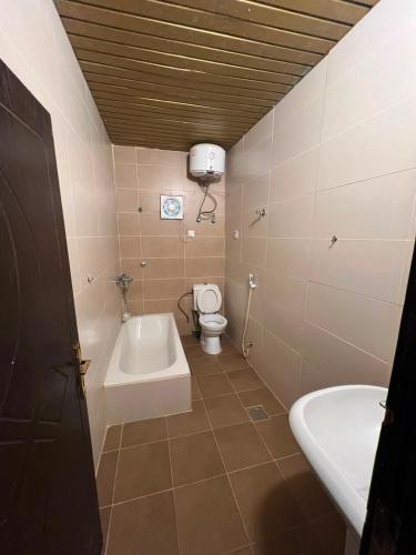 a small bathroom with a toilet and a sink at شالية ويفز ينبع - Waves Chalet Yanbu in Yanbu