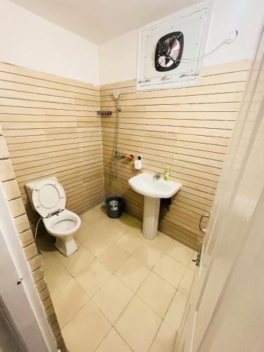 a bathroom with a toilet and a sink at Ra3sheesh Abode Comfort Connectivity and Charm in Dera Bassi