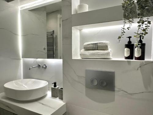Modern Flat by Flisvos Marina & Trocadero