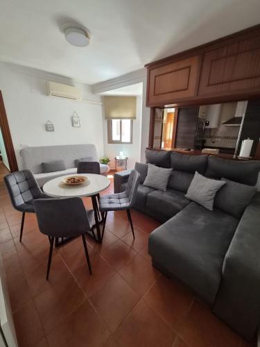a living room with a couch and a table at Apartamento click center in Ronda