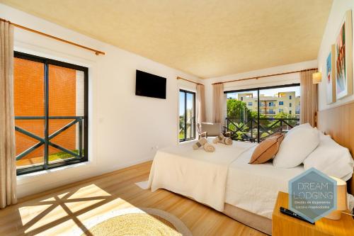 Corcovada Signature - Dream Lodging